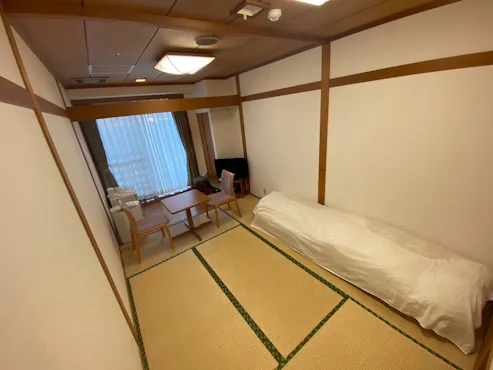 ห้องสไตล์ญี่ปุ่นขนาด 6 เสื่อ สามารถพักได้สูงสุด 2 ท่าน