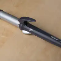 Peminjaman pelurus rambut (di kaunter hadapan)