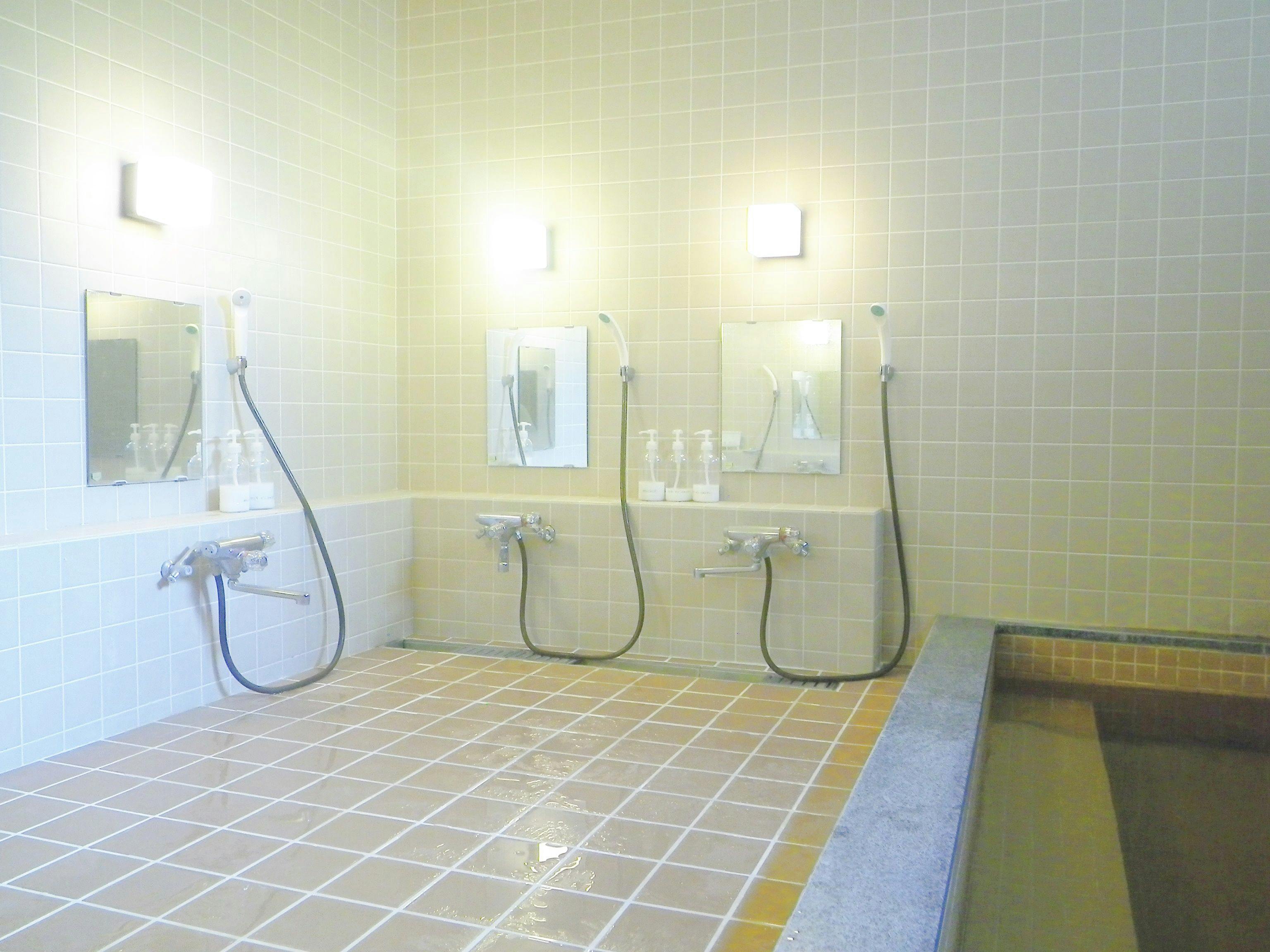 *【Mata air panas besar】