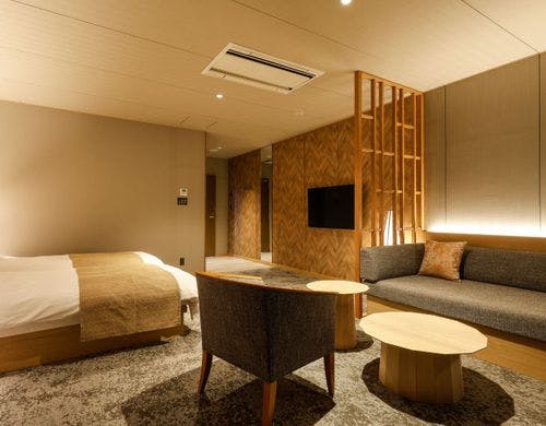 リビングスペースにはソファを設置