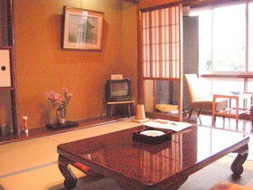 割烹旅館　八千代　