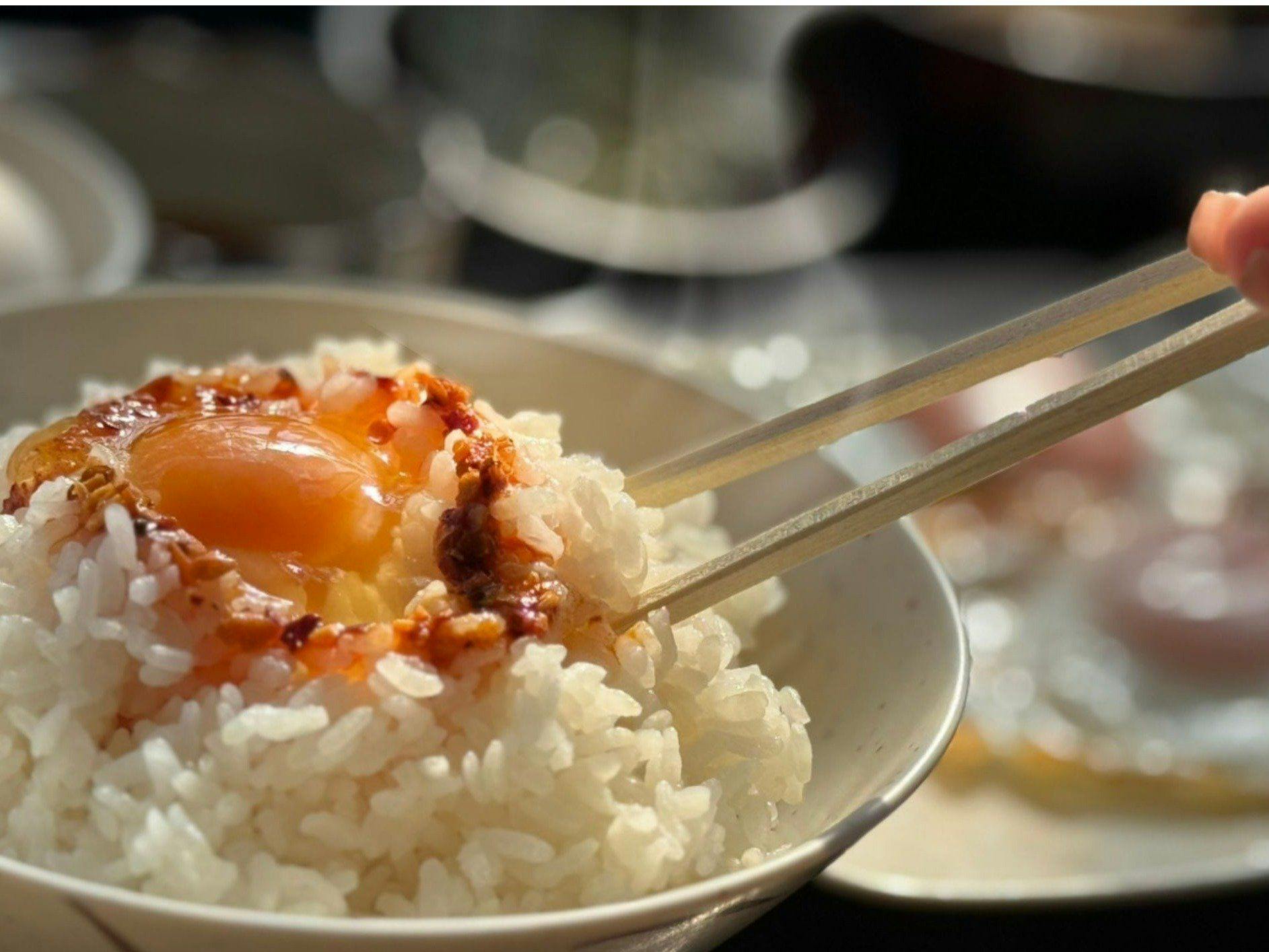 ข้าวราดไข่ดิบ