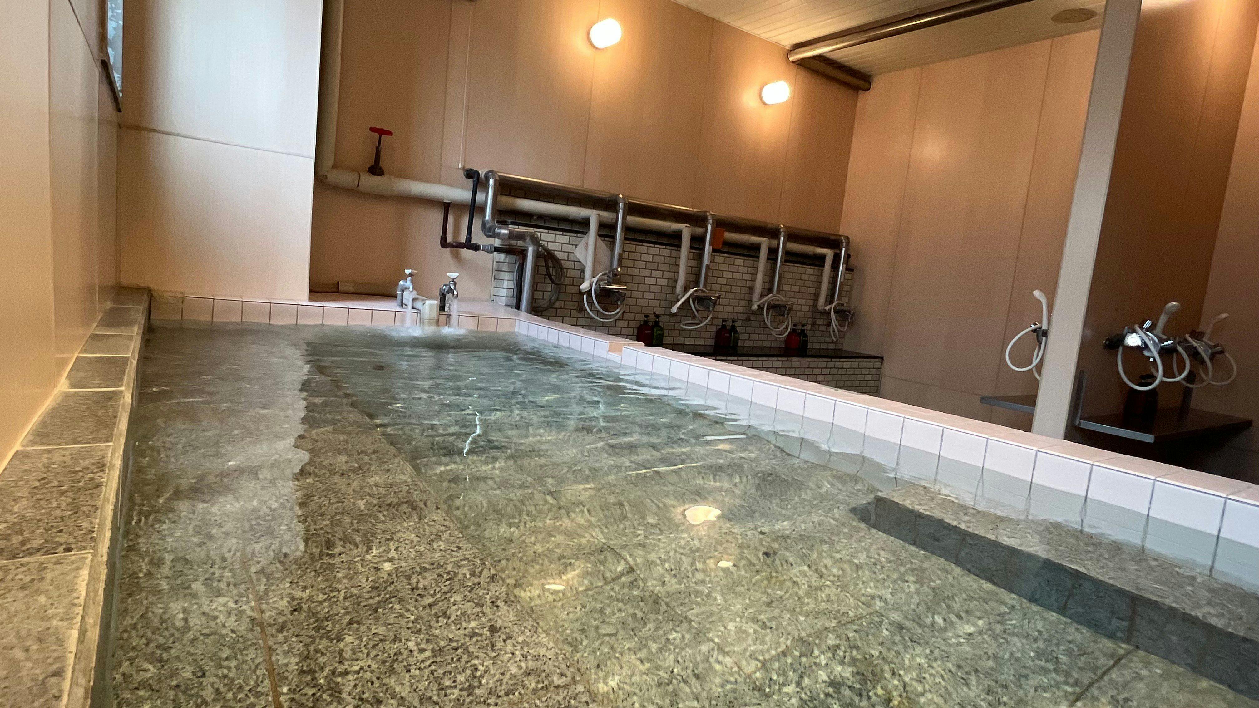 ห้องอาบน้ำรวม (แยกชายหญิง)