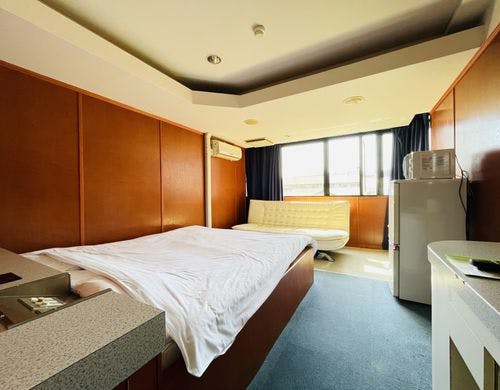 ソファーベッド付部屋白1