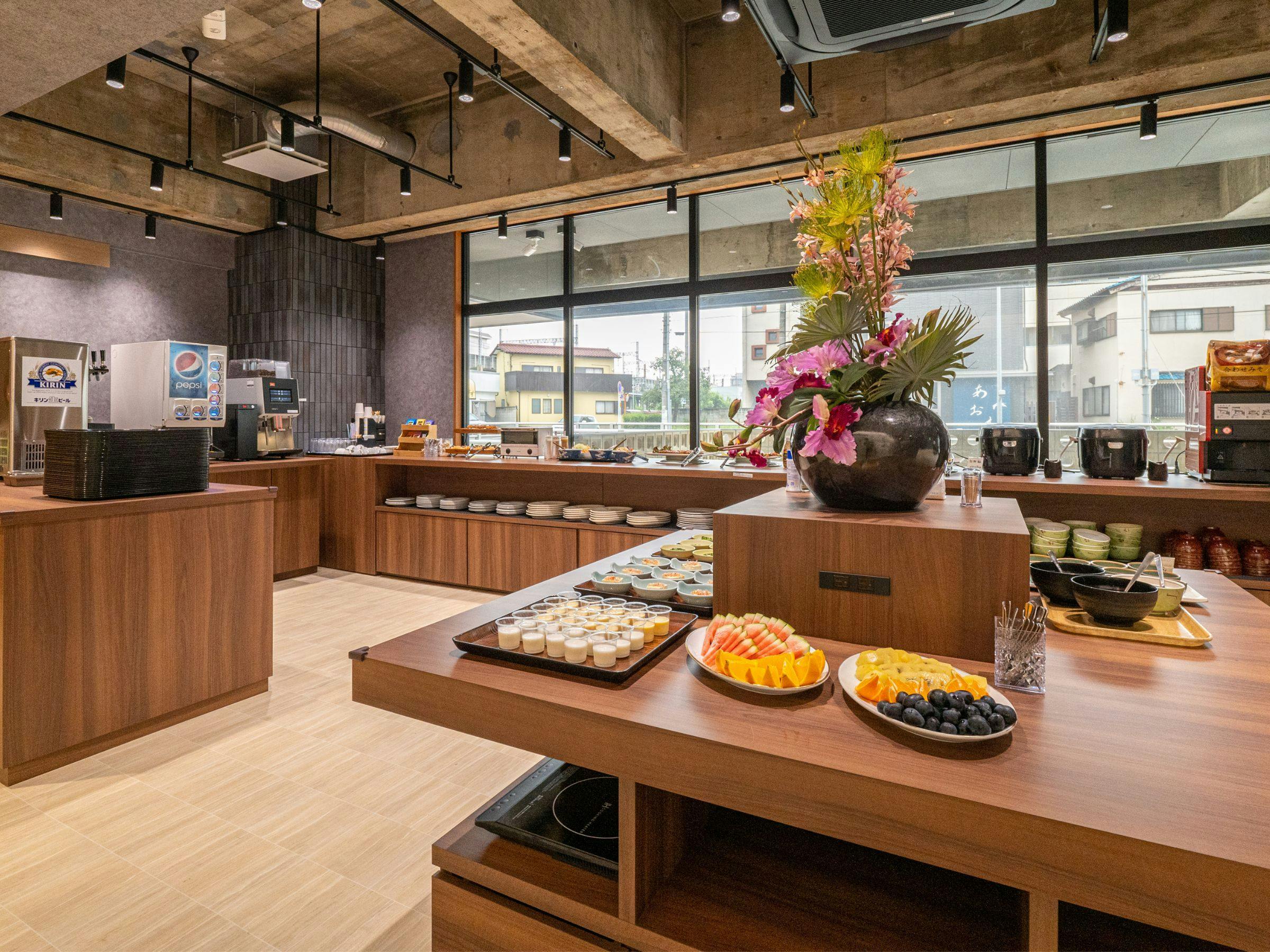 บุฟเฟ่ต์อาหารเช้าแบบญี่ปุ่นและตะวันตก