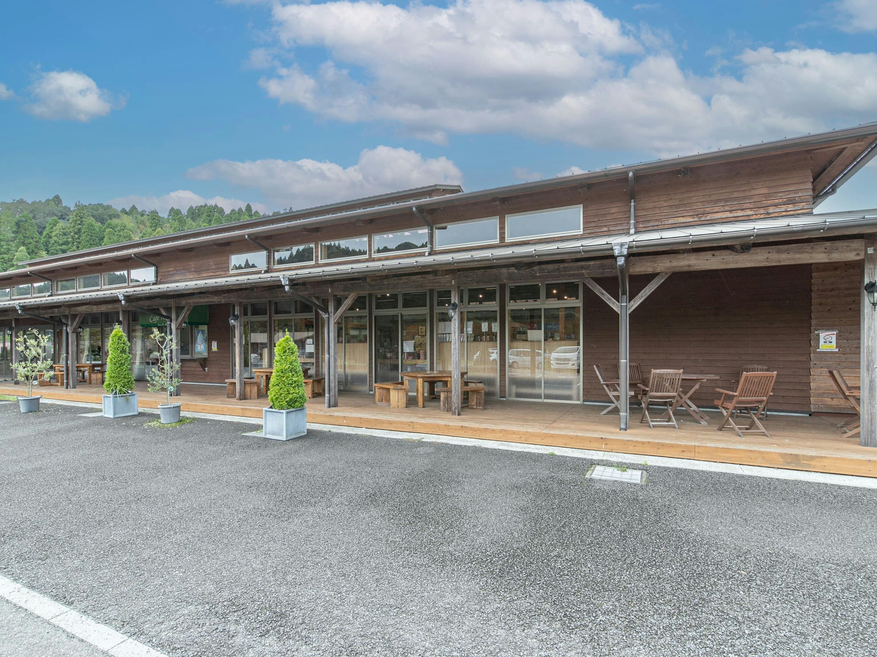 Fontana no Oka Kamou: The Scent of Wood and Beautiful Hot Springs