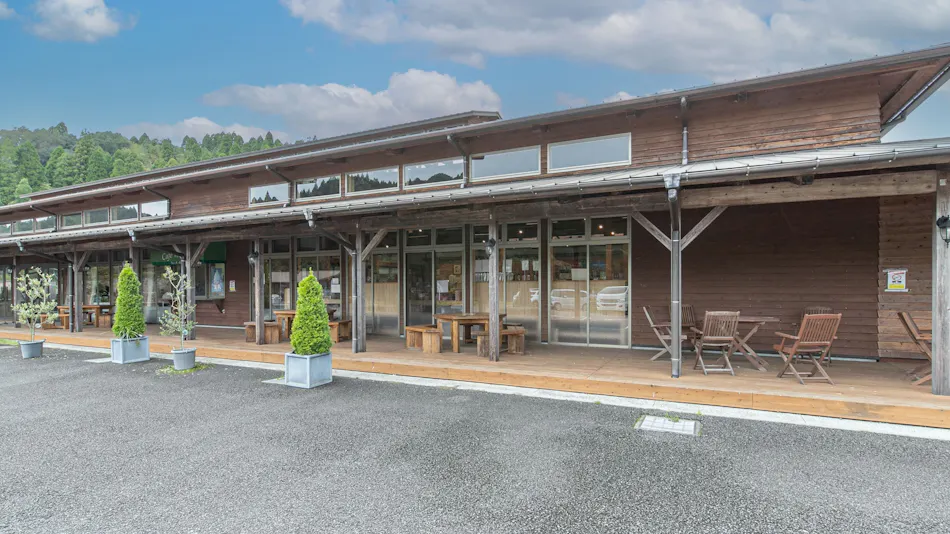 Fontana no Oka Kamou: The Scent of Wood and Beautiful Hot Springs