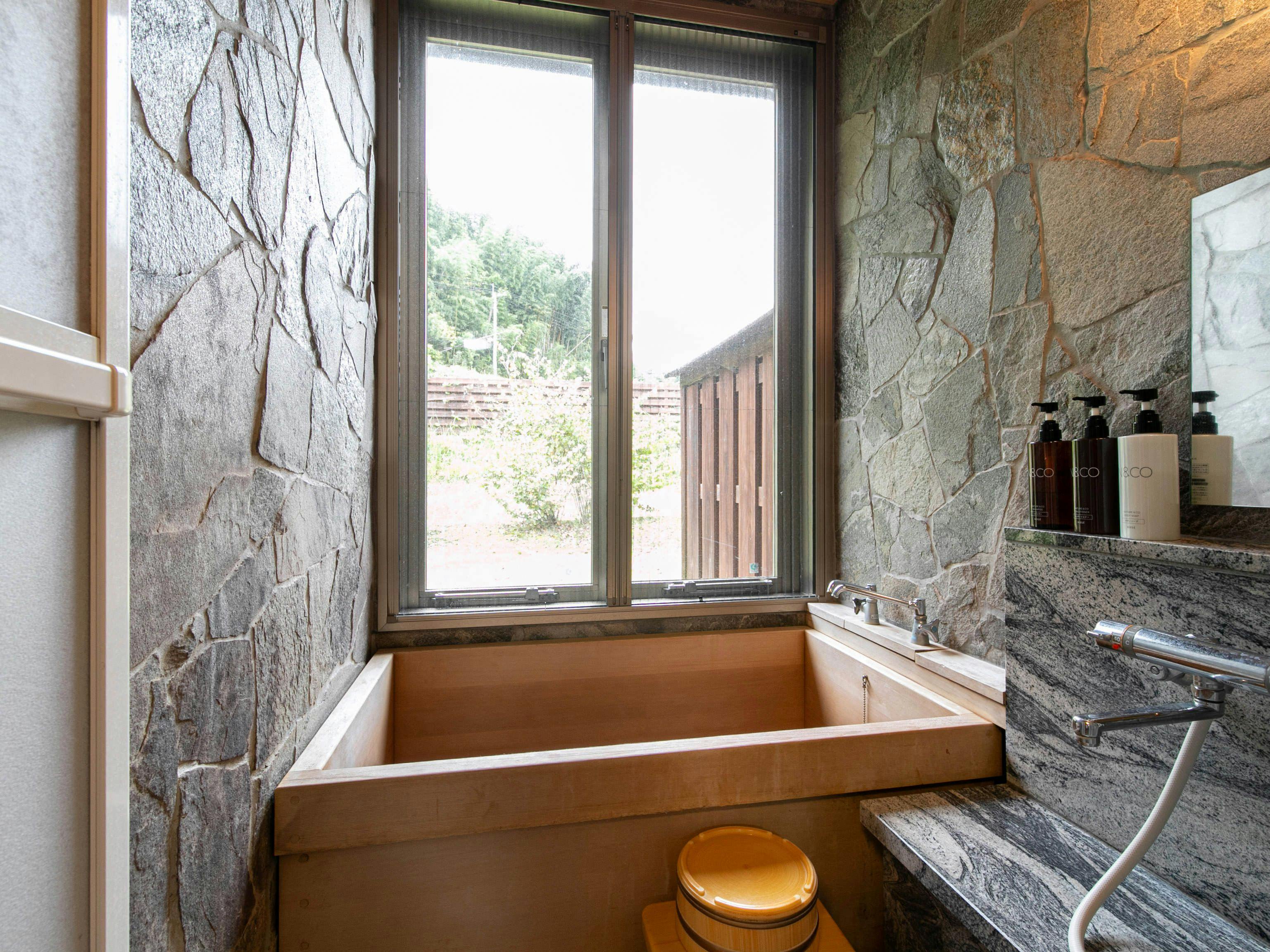 Fontana no Oka Kamou: The Scent of Wood and Beautiful Hot Springs