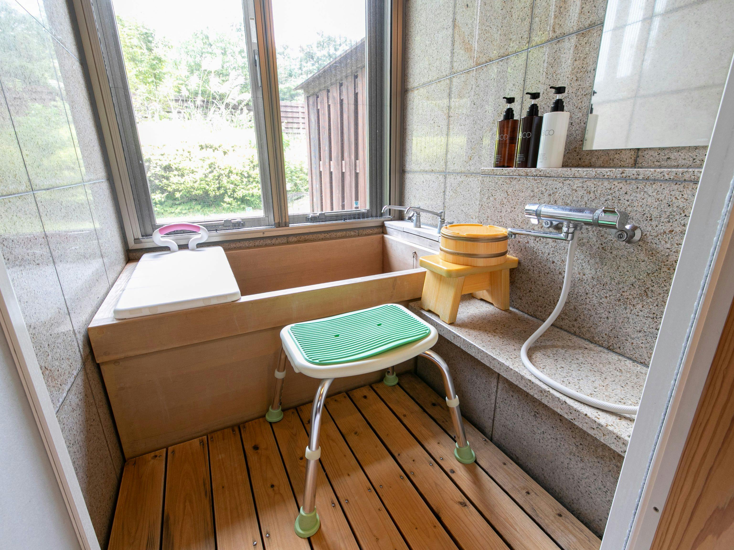 Fontana no Oka Kamou: The Scent of Wood and Beautiful Hot Springs