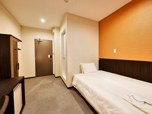 เรามีเตียงเซมิ-ดับเบิลให้บริการ