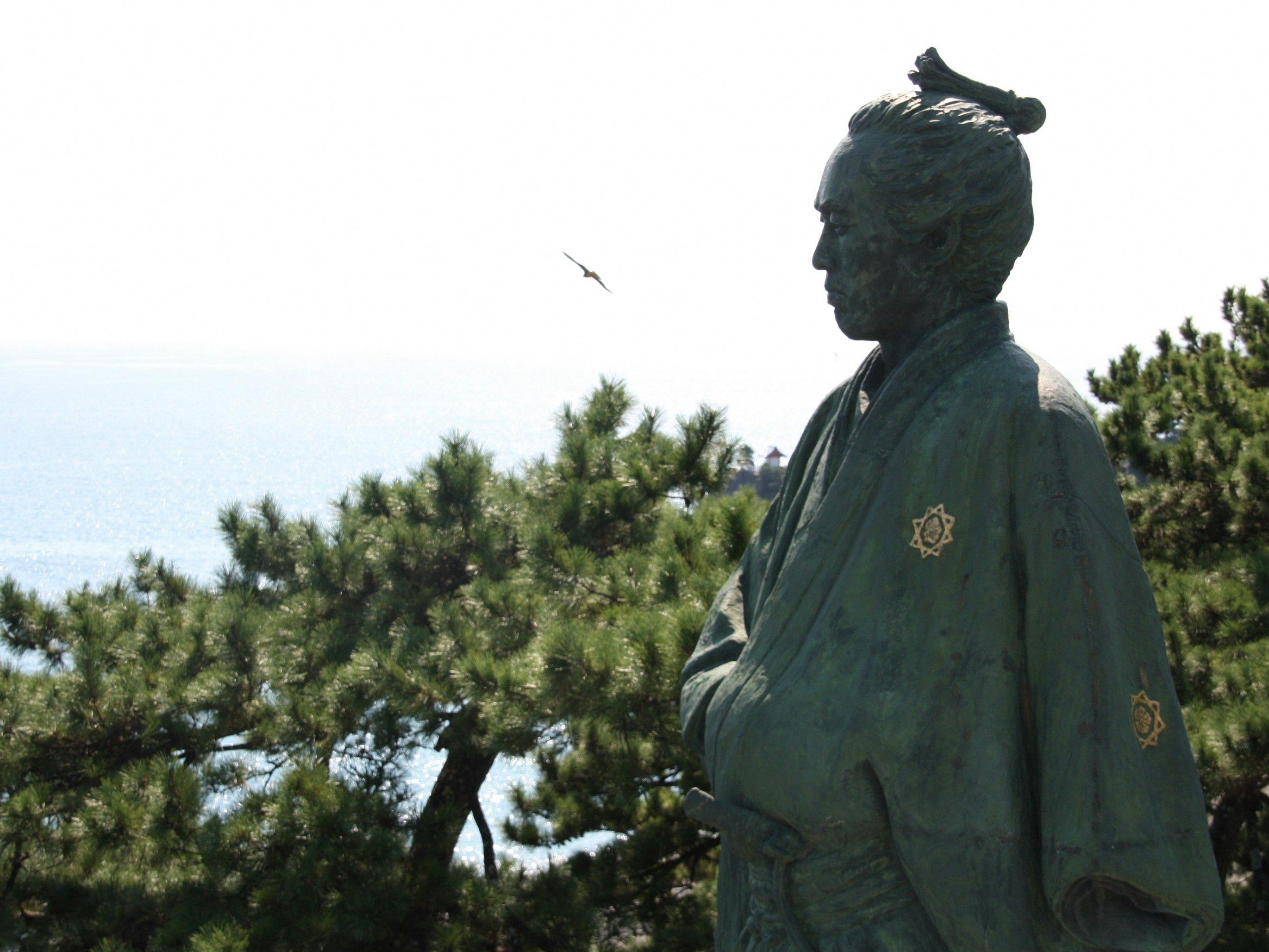 Disediakan oleh: Kota Kōchi, Patung Ryōma