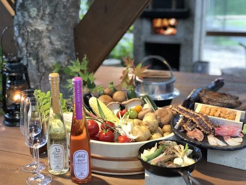 石窯でスタッフが食材を焼いてご提供します