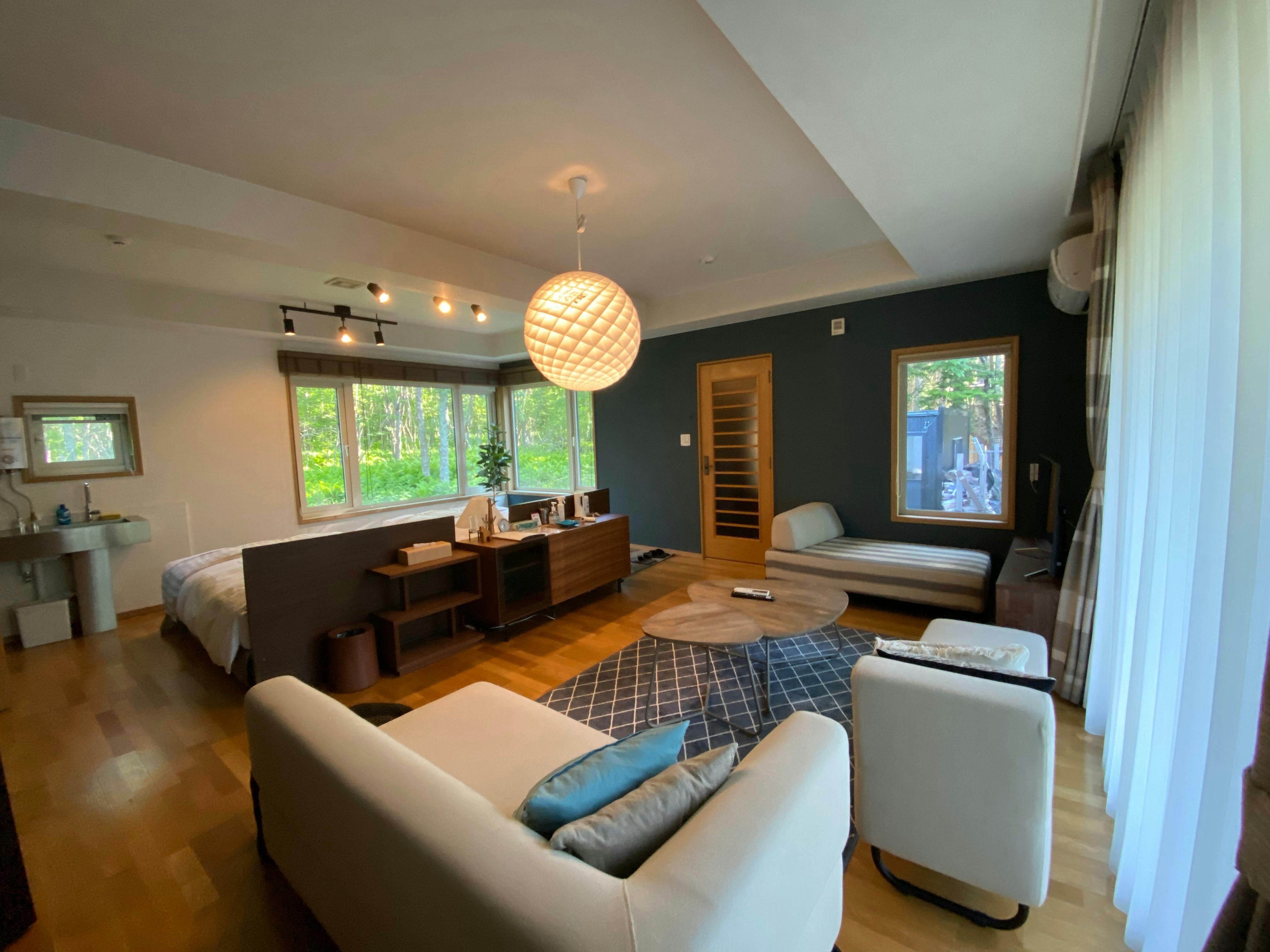 ห้องนั่งเล่นรวมกับห้องนอน