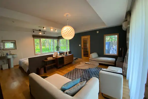 ห้องนั่งเล่นรวมกับห้องนอน