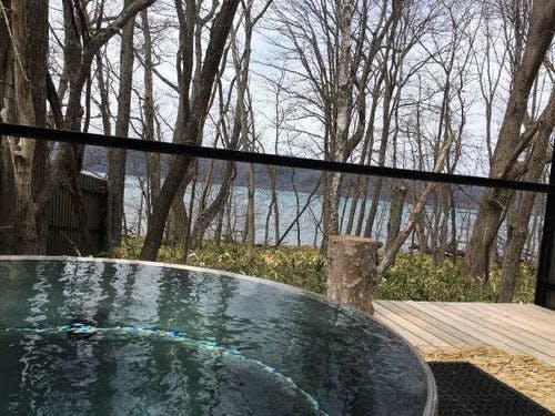 専用の露天風呂からは屈斜路湖が見渡せます