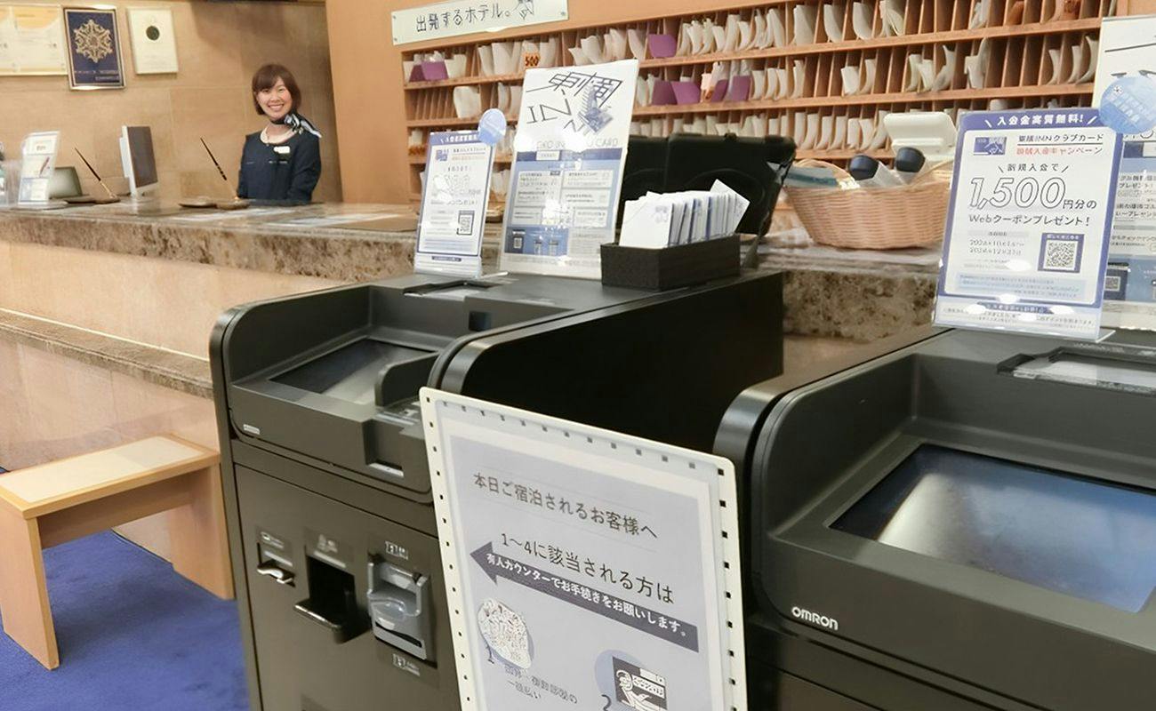 フロントカウンター自動チェックイン機