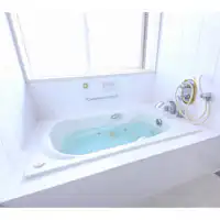 Phòng tắm có bồn tắm massage