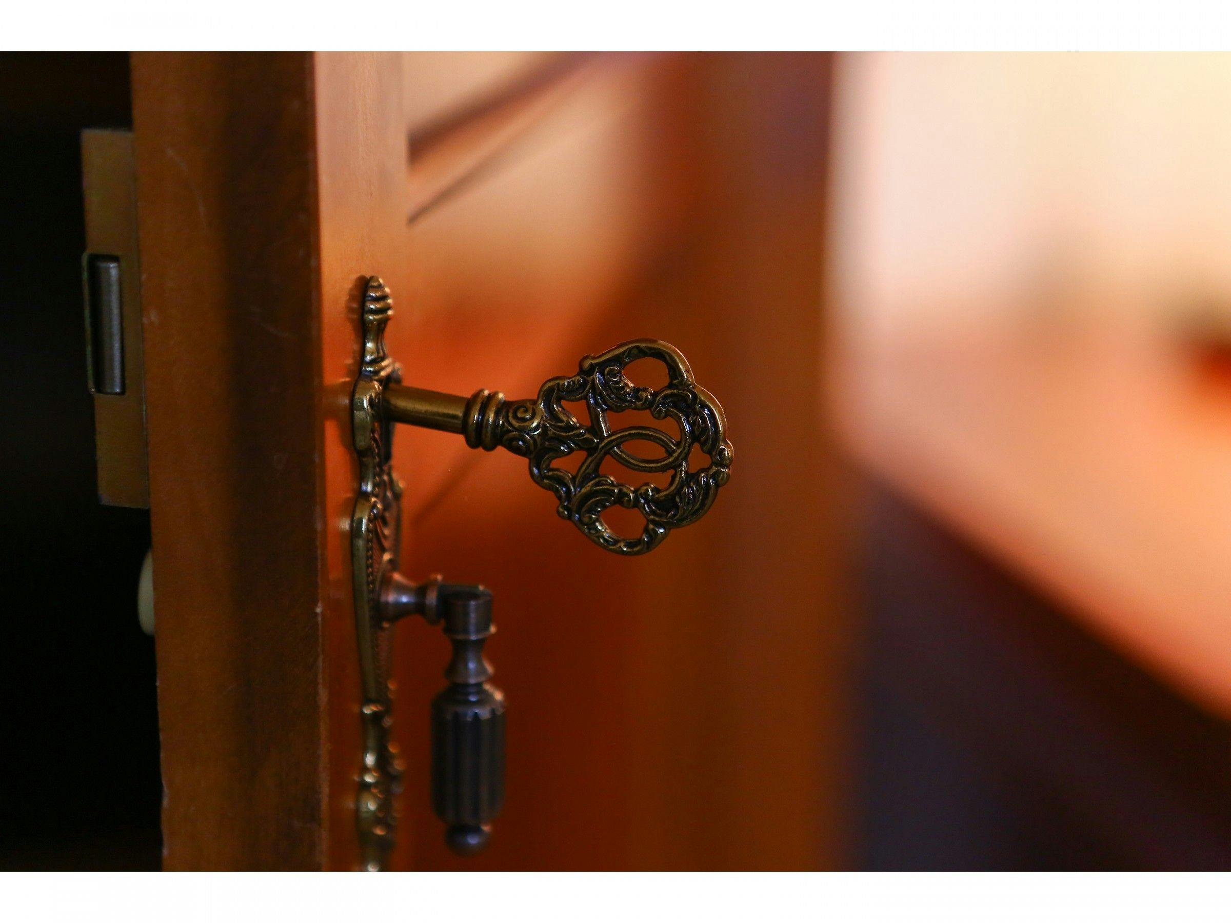 ตู้เสื้อผ้า【กุญแจ】