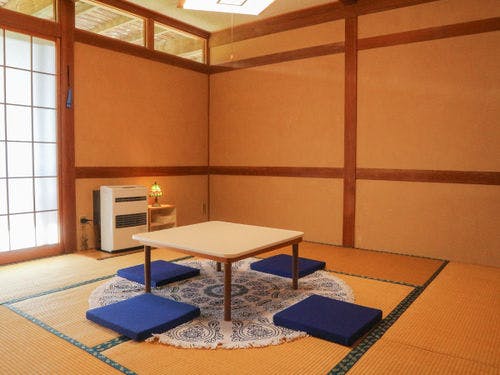 *［和室から望む風景一例］