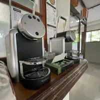 숙소 투숙객은 커피가 무료입니다.