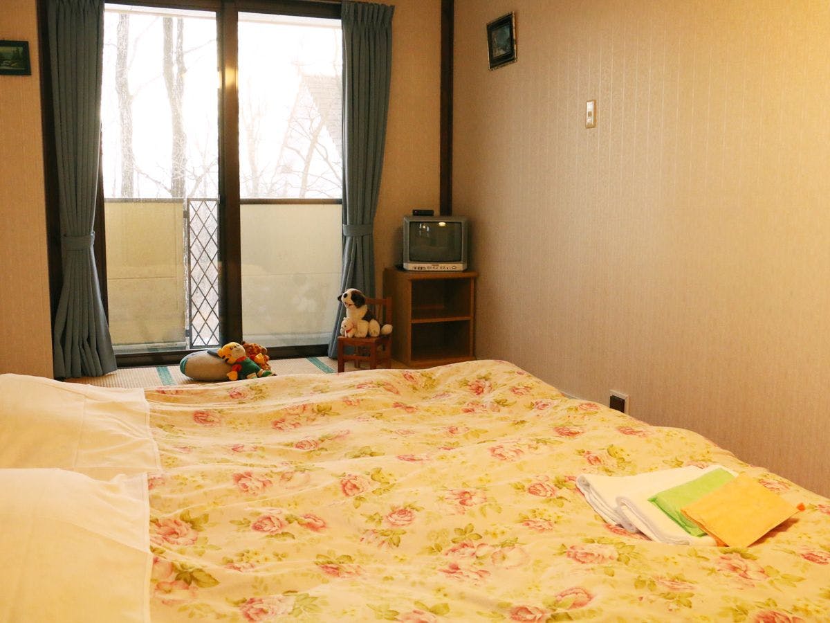 【일본식 및 서양식 객실】다다미에서 놀고 침대에서 푹 쉬세요