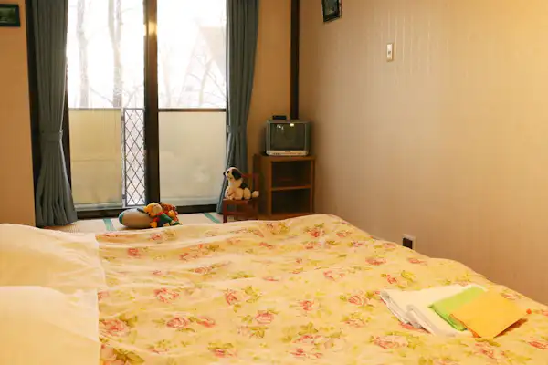 【일본식 및 서양식 객실】다다미에서 놀고 침대에서 푹 쉬세요