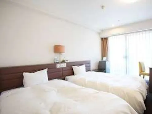 Hollywood Twin - Sisi Gunung