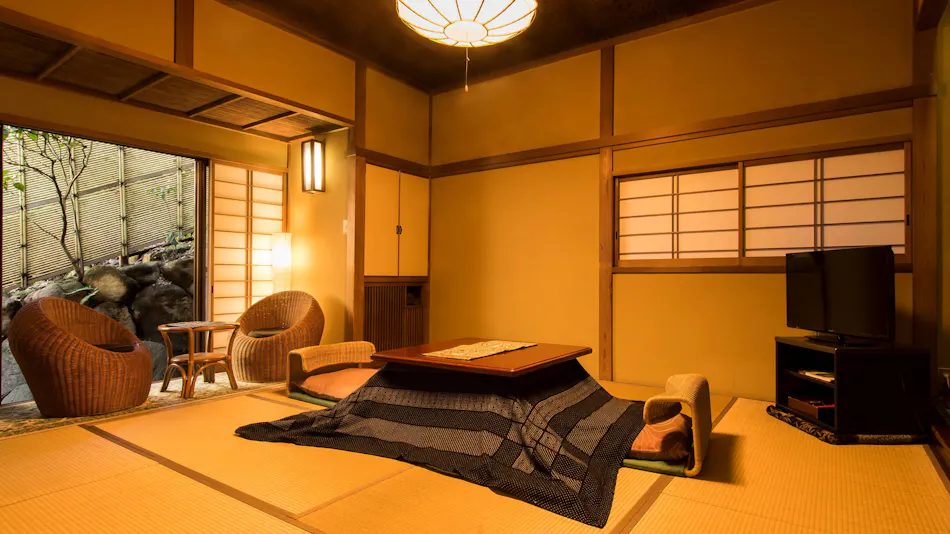 Hakone Yumoto Onsen Gensen Kakenagashi Furotsuki Hanare Oheya Shoku no Yado Yamabeso