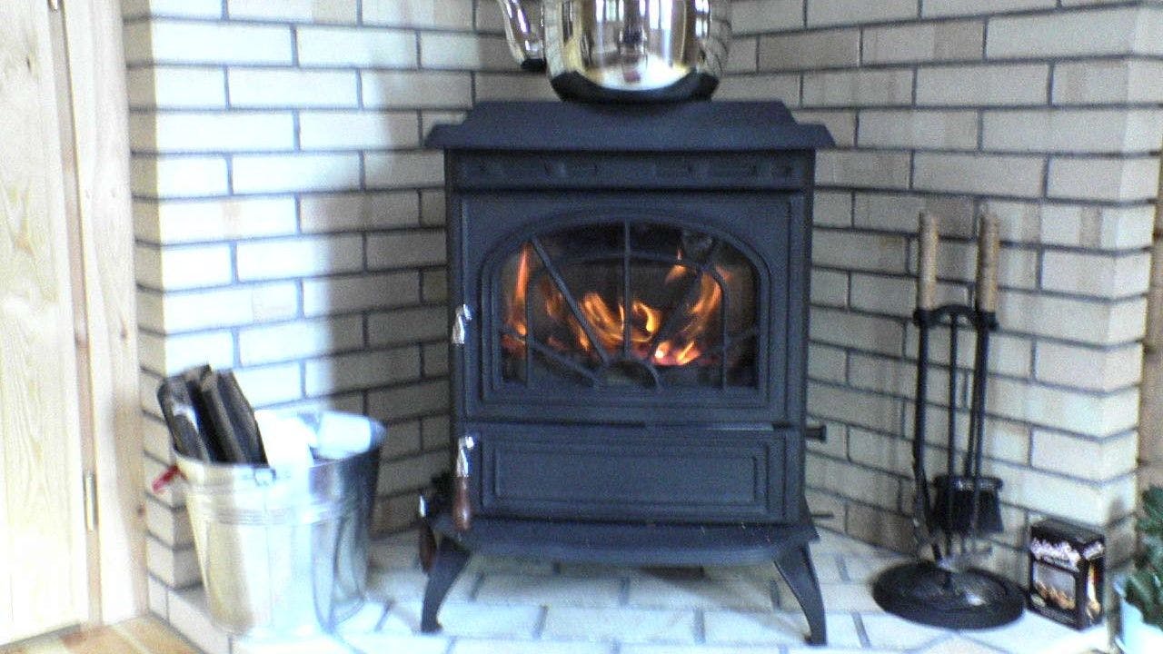 로그 하우스 코티지 히나타의 장작 난로.