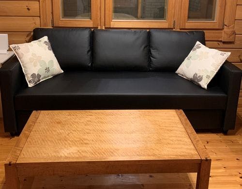 吹抜けで開放感のあるリビング