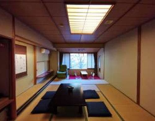 比較的広め、且つ、角のお部屋