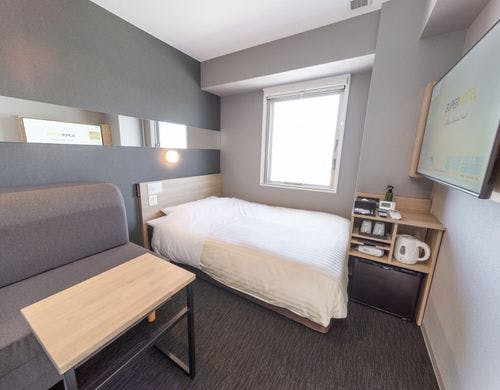 ダブルベッドとソファーベッド付きのお部屋