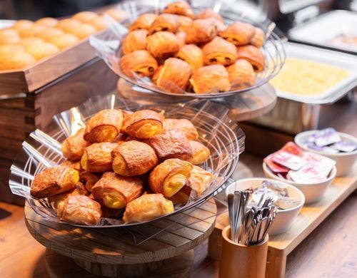 焼きたての香りをお楽しみくださいませ