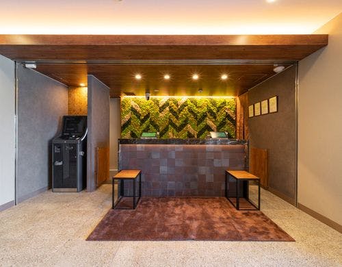 こちらでチェックインをお迎えします