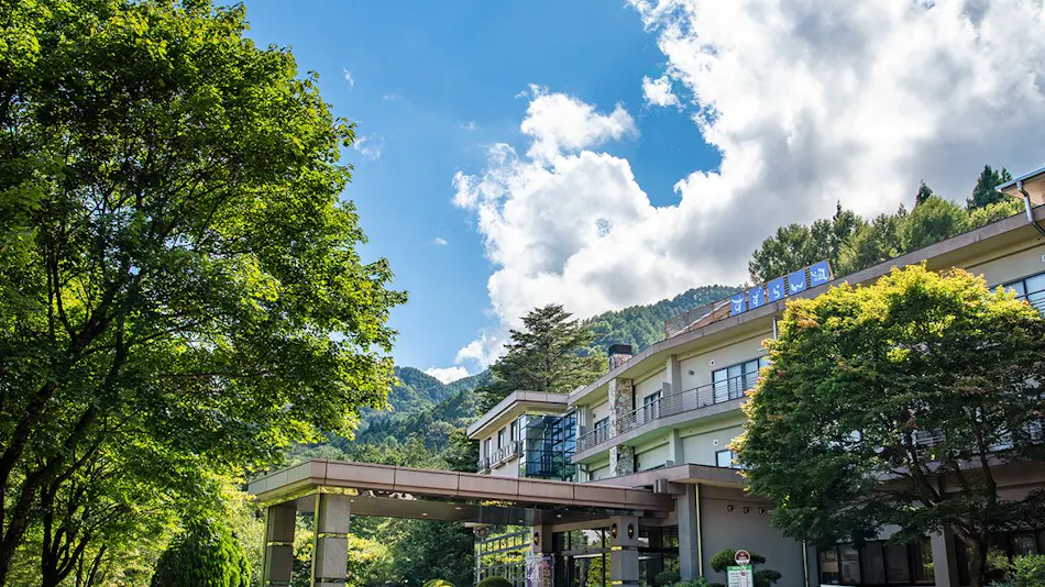 Hayataro Onsen - Suzuran Hayate, a Lakeside Inn in the Alps