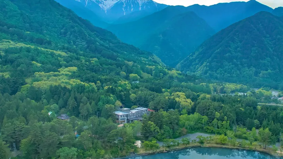 Hayataro Onsen - Suzuran Hayate, a Lakeside Inn in the Alps