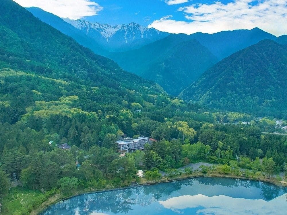 Hayataro Onsen - Suzuran Hayate, a Lakeside Inn in the Alps