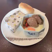 ไส้กรอกหมูชินชู กินโจ และแซนด์วิชโนซาวานะ