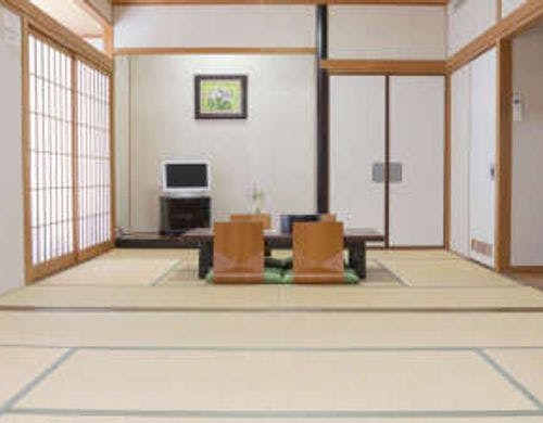 和室１６畳(８畳２間)