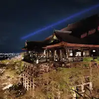 Mari berjalan kaki ke Kuil Kiyomizu.
