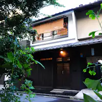 Rumah tradisional menghadap Sungai Takase, 10 menit berjalan kaki dari Stasiun Kyoto.