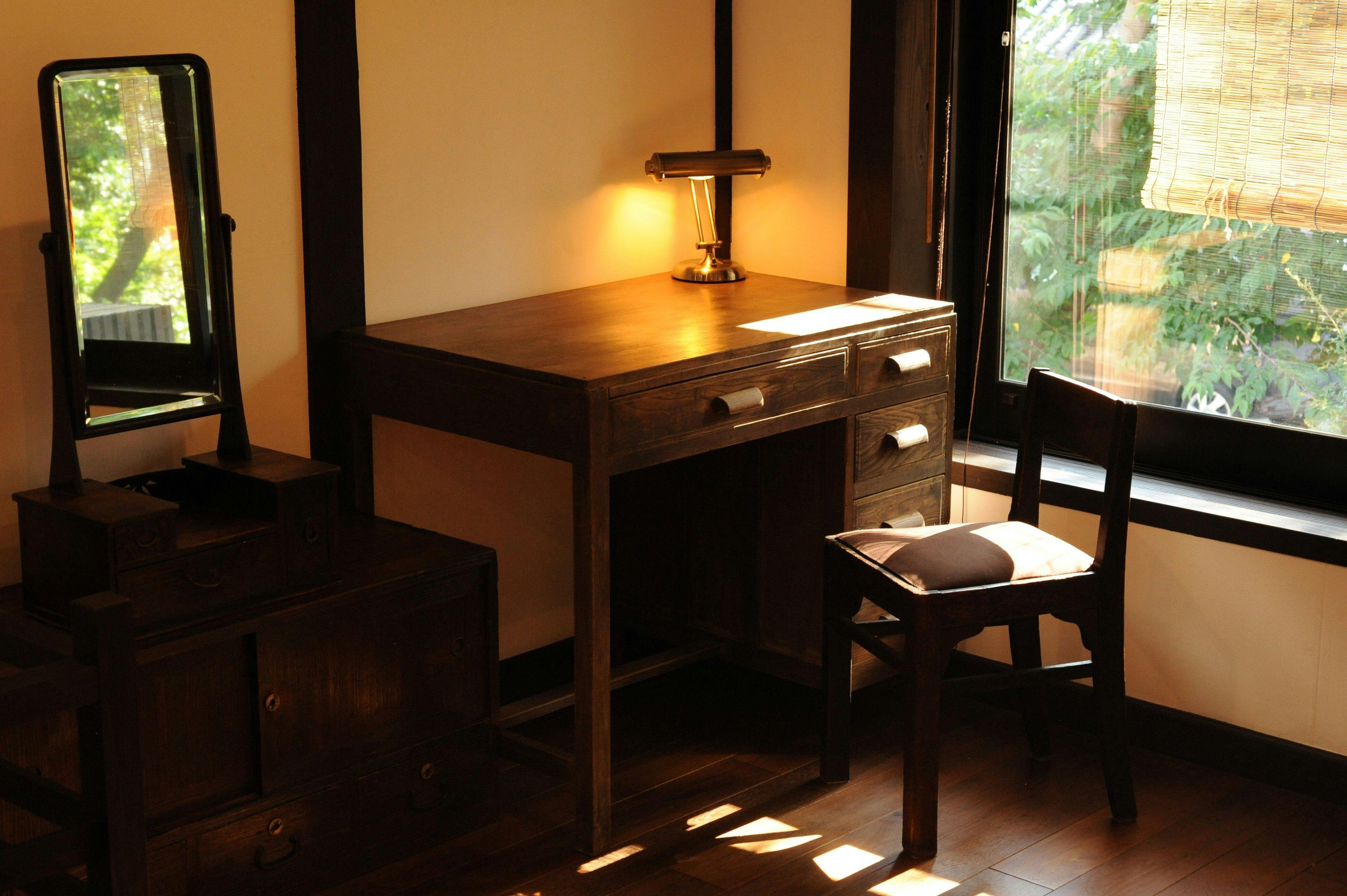 Melihat Sungai Takase dari ruang kerja