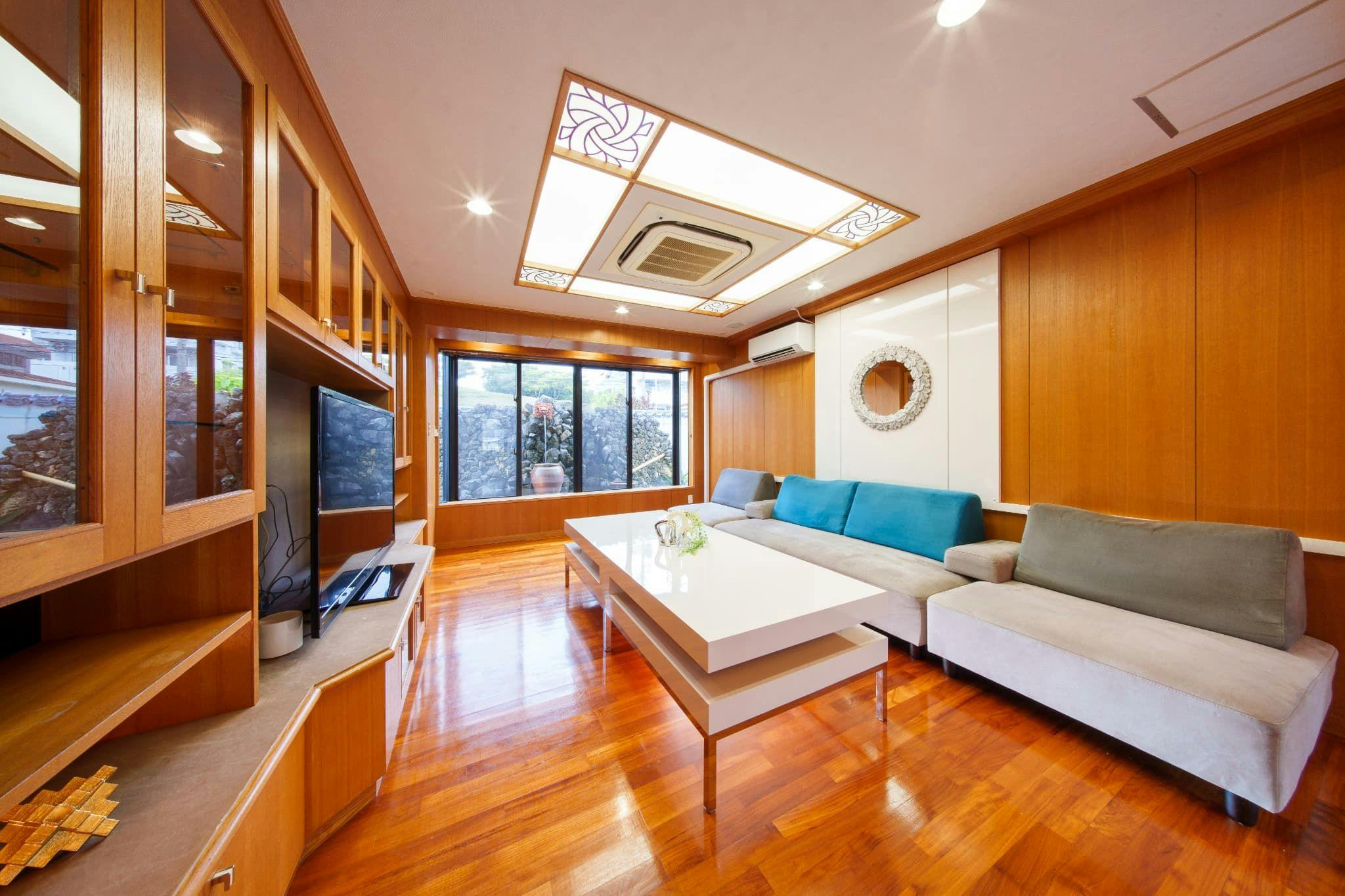 ชั้น 1 <ห้องนั่งเล่น>