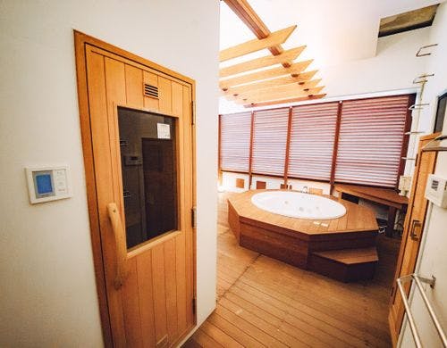 2階＜サウナ・浴槽＞