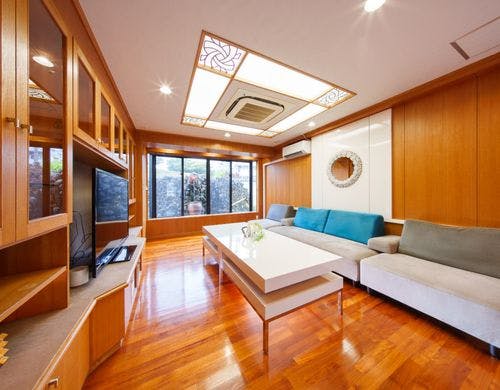 1階＜リビングルーム＞