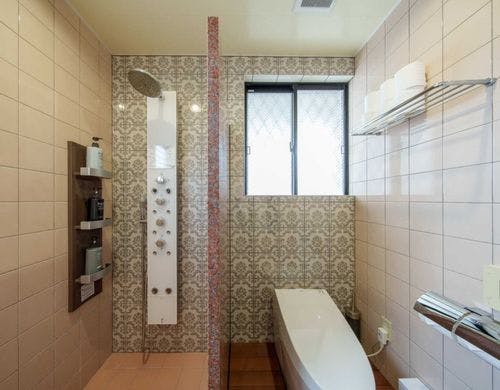 2階＜シャワールーム・トイレ＞