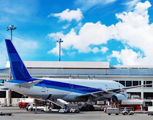 ＜那覇空港＞まで車で約5分