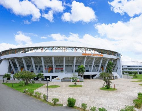 ＜沖縄セルラースタジアム那覇＞車で約7分