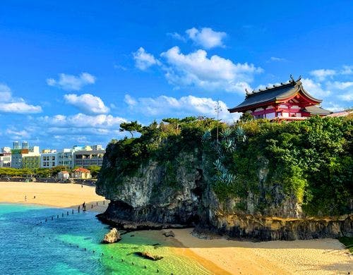 ＜波上宮＞車で約10分