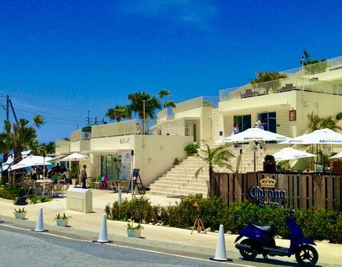 ＜瀬長島ウミカジテラス＞車で約12分